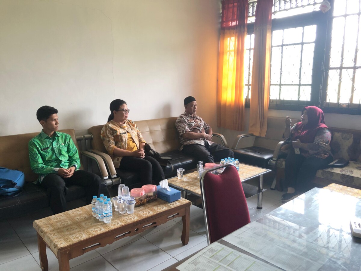 Koordinasi ke Kecamatan Sungai Ambawang terkait pengendalian inflasi dalam rangka percepatan realisasi distribusi penyaluran Bantuan Pangan CBP Tahap II tahun 2023