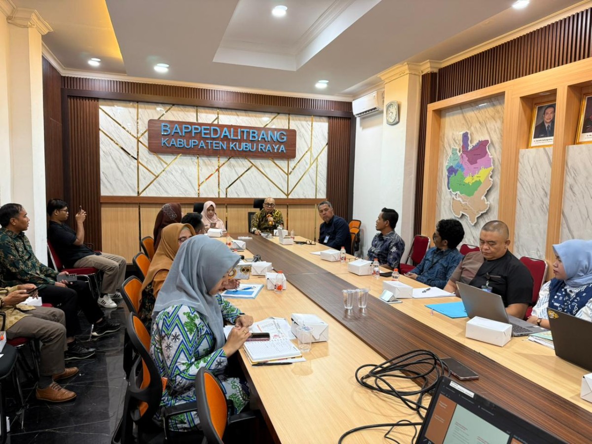 Aisten II Pimpin Rapat Evaluasi Kinerja Perumda Air Minum Tirta Raya