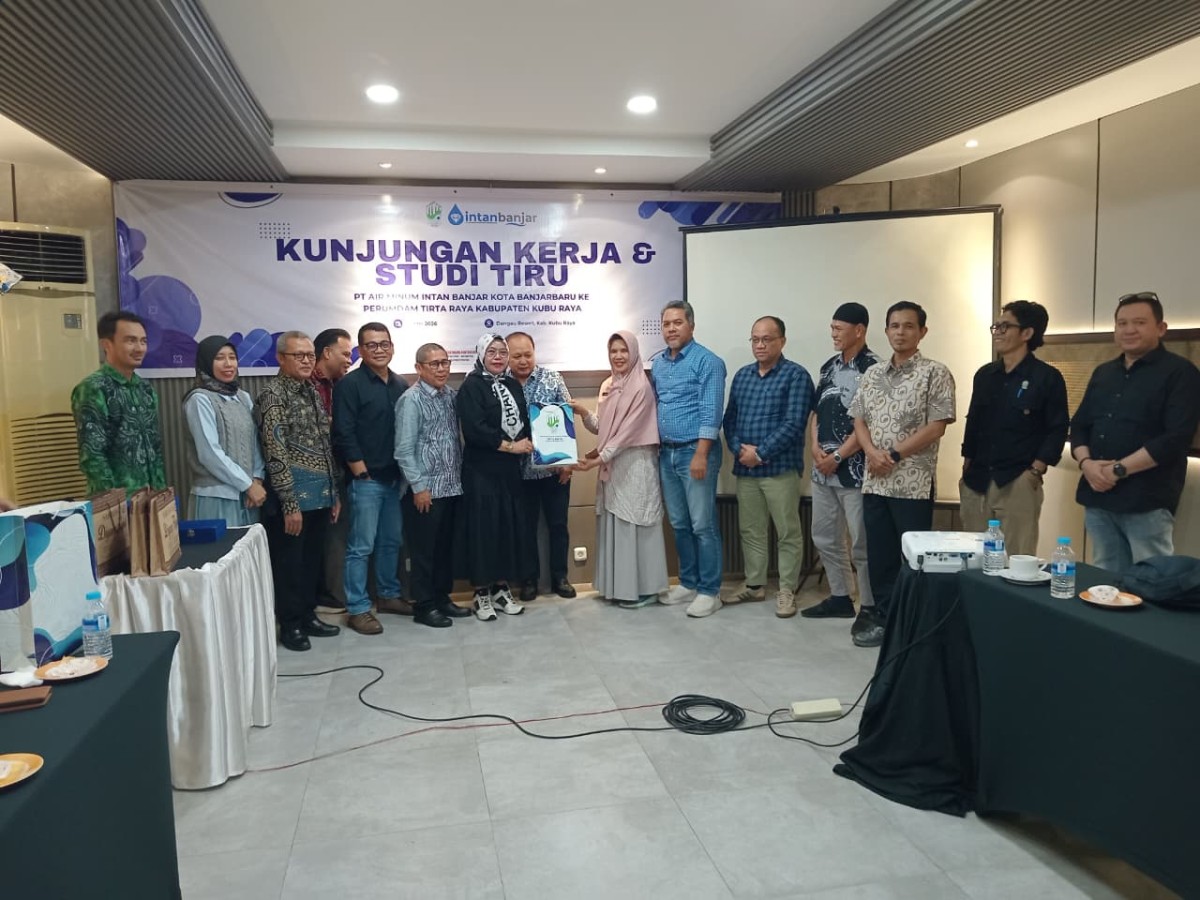 Menerima Kunjungan Studi Tiru PT. Air Minum Intan Banjar Kota Banjar Baru ke Perumda Air Minum Tirta Raya